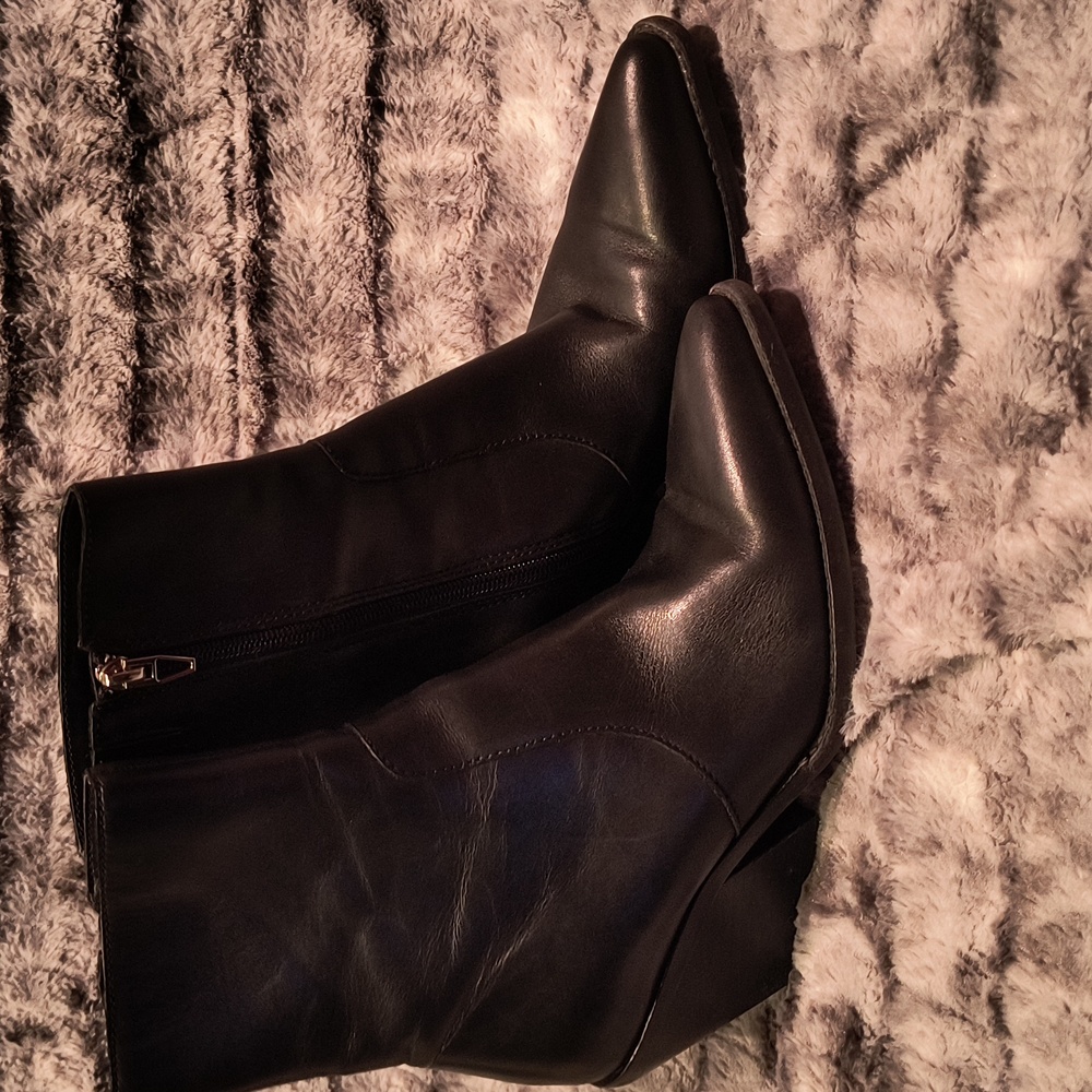 Dolce Vita Black Ankle Boots - Picture 4 of 5
